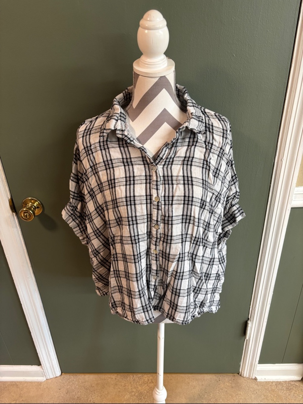 Lightweight Black & White Plaid Button-Down Shirt